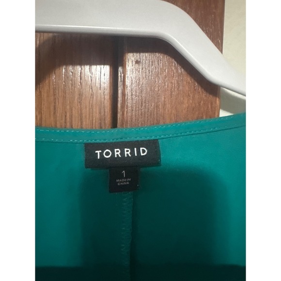 Torrid Teal Green Ruched Sleeve V Neck Dolman Top Plus Size 1 - Picture 2 of 3
